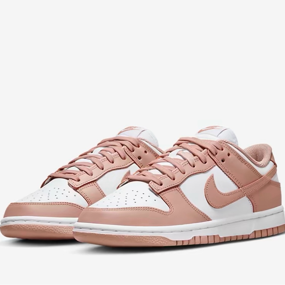 Women’s Nike dunk Low 8.5 white/Rose whisper
